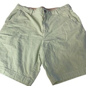 Izod Men's Light Green seersucker Striped Shorts